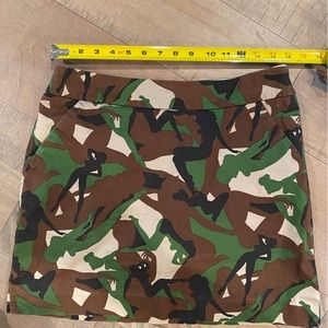 LOUDMOUTH Ladies Green Camo Golf Skort 6